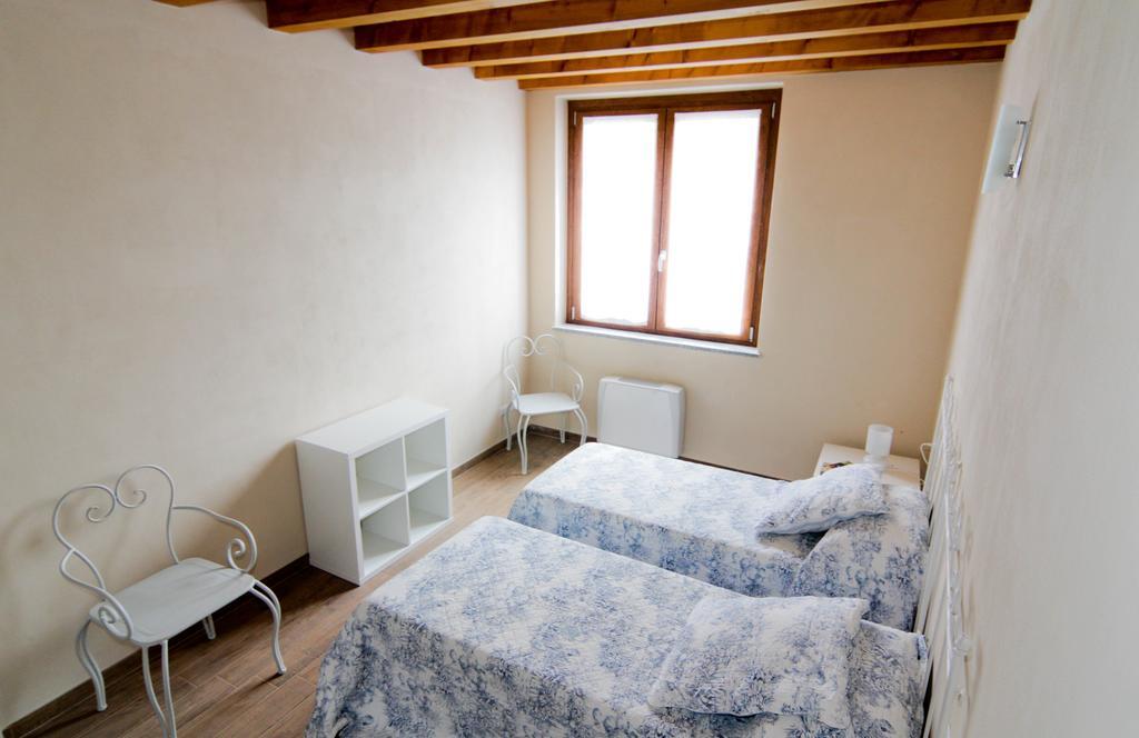 Agriturismo Cascina Della Fontana Лоді Номер фото